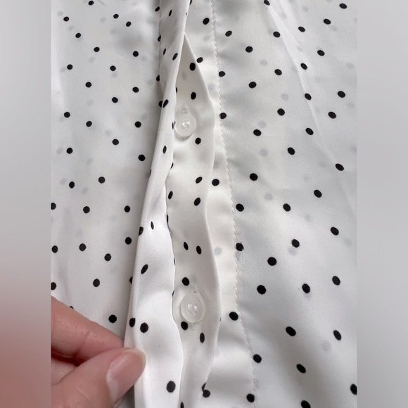 H&M polka dot hidden button placket long sleeve button up. Size 6. - Picture 3 of 7